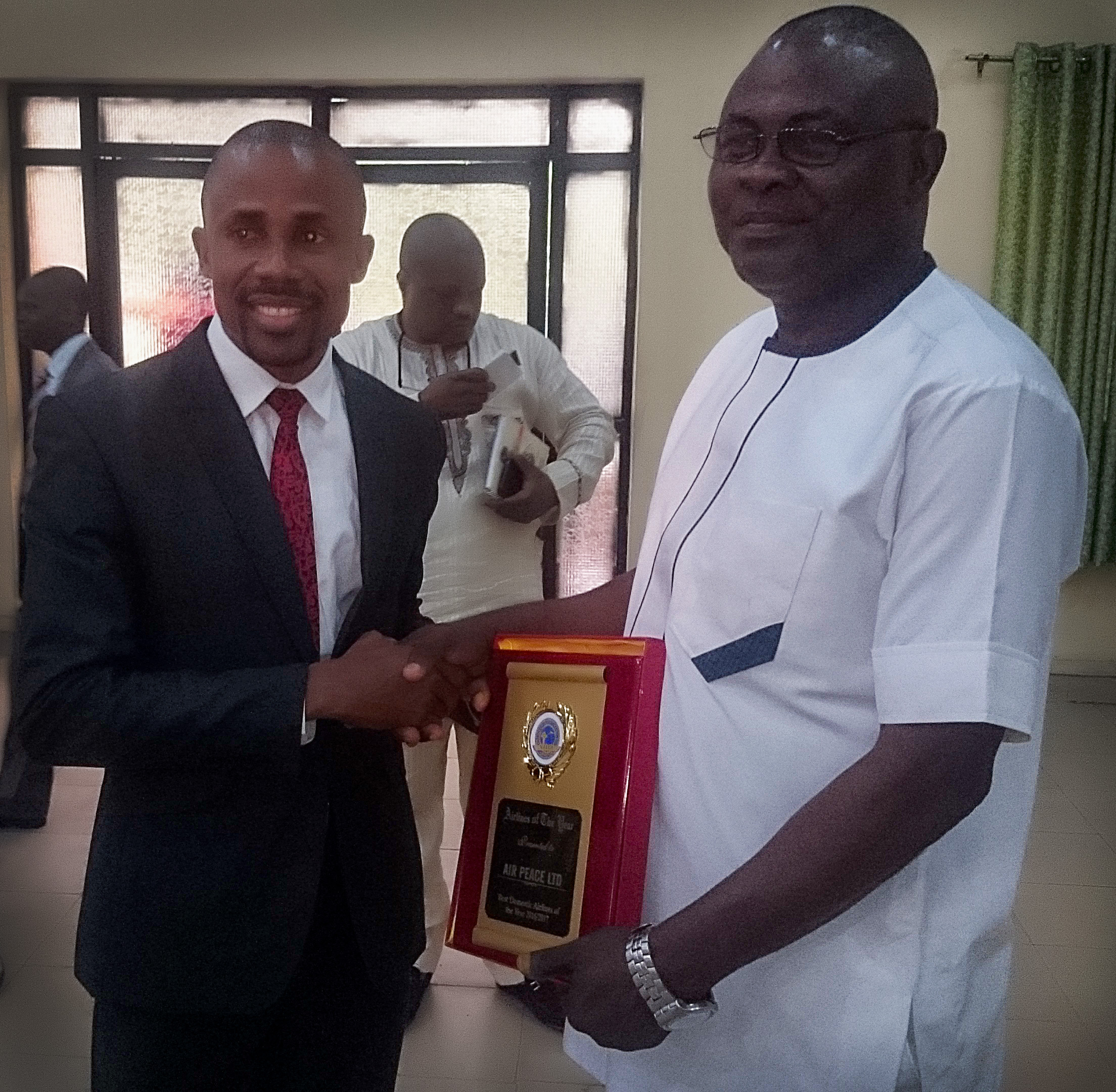  L-R: Air Peace Corporate Communications Manager, Mr. Chris Iwarah receiving the “Best Domestic Airline of the Year 2016/2017 from President, Nigerian Air Traffic Controllers’ Association, (NATCA) Victor Iyaru at the event held at Uyo recently. 