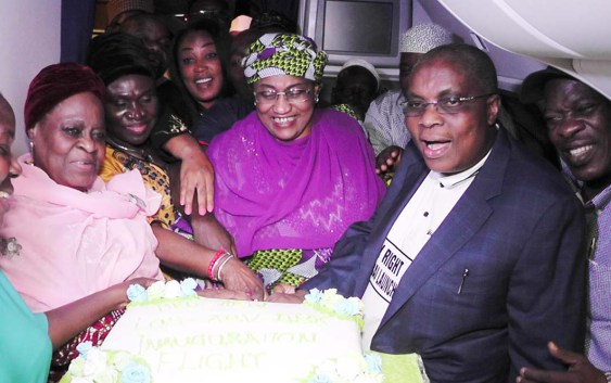 PFrom right Chief Fatai Olumegbon, The Olumegbon of Lagos; Alhaji Muneer Bankole, Managing Director, Med-View Airline PLC; Mrs Aisha AlHassan, Minister of Women Affairs and other passengers cutting the cake to celebrate Med-View Airline Lagos-Abuja-Dubai inaugural flight.ix from right Chief Fatai Olumegbon, The Olumegbon of Lagos; Alhaji Muneer Bankole, Managing Director, Med-View Airline PLC; Mrs Aisha AlHassan, Minister of Women Affairs and other passengers cutting the cake to celebrate Med-View Airline Lagos-Abuja-Dubai inaugural flight. Photo Lamidi Bamidele