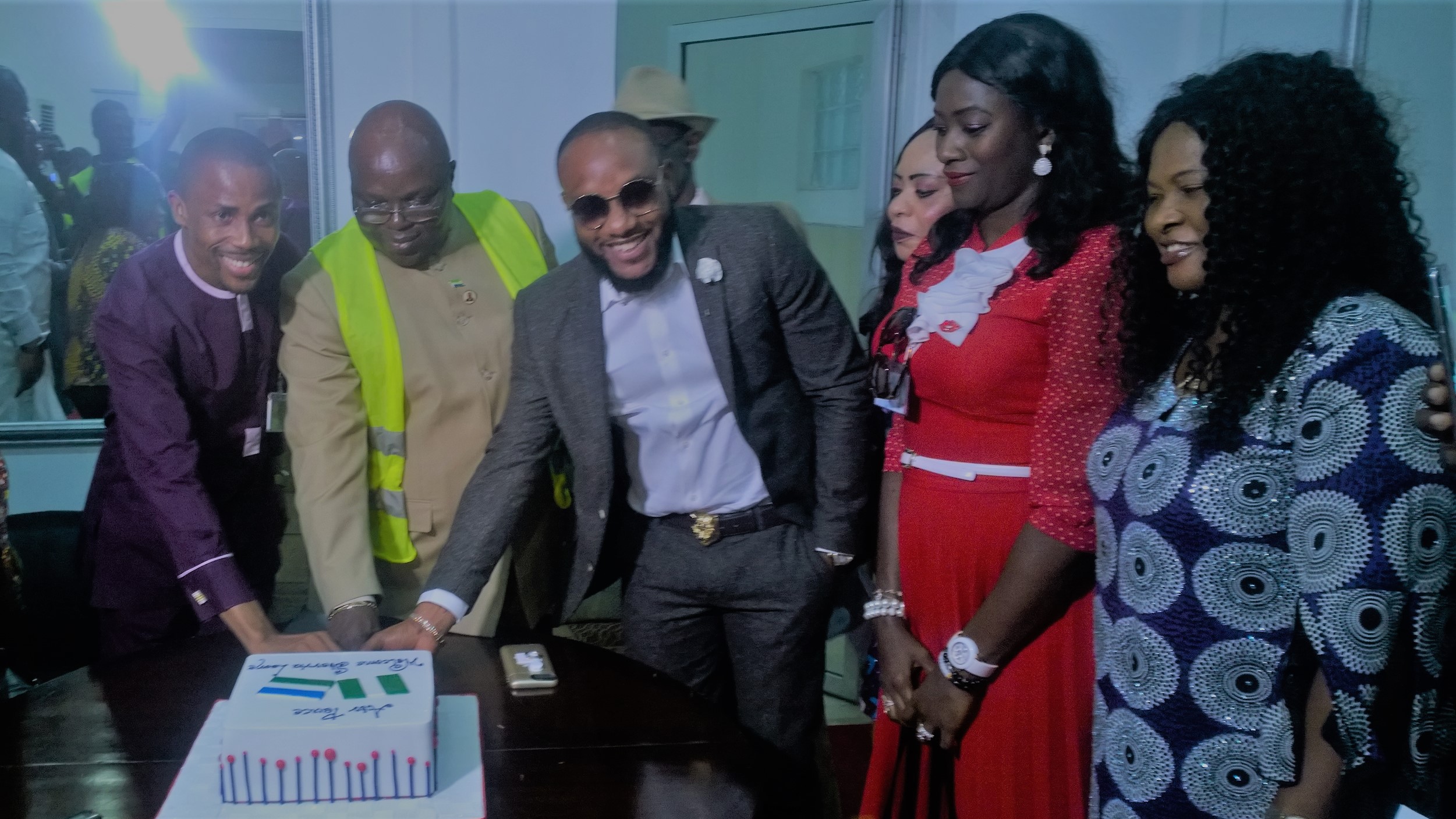 L-R: Air Peace Corporate Communications Manager, Mr. Chris Iwarah, Sierra Leone’s Minister of Transport, Mr. Balogun Koroma, Air Peace Brand Ambassador, Kcee, Revenue Manager, Ihuoma Ukairo, Cabin Services Manager, Florence Opia and Airport Coordinator, Mrs. Clementina Ukonze cutting the cake to mark the airline’s inaugural flight to Freetown, Sierra Leone on Monday